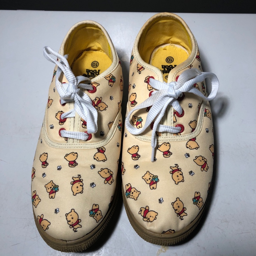 Disney Winnie the Pooh Women’s 10 Low Top Lace Up Shoes Sneakers